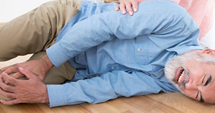 膝痛や腰痛は、筋力低下の原因。転倒から寝たきりになるリスクも上昇。
